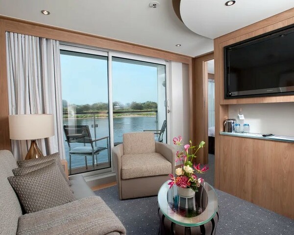 Viking Sjofn - Veranda Suite AA 5.jpg